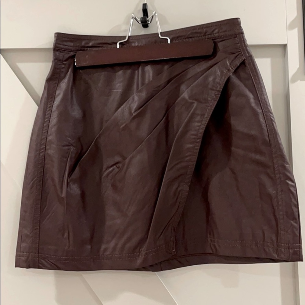 Free People Faux Leather mini skirt sz 0 burgundy